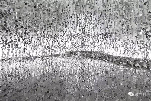 設(shè)計(jì)師用棱鏡打造出“萬花筒中的常春藤”