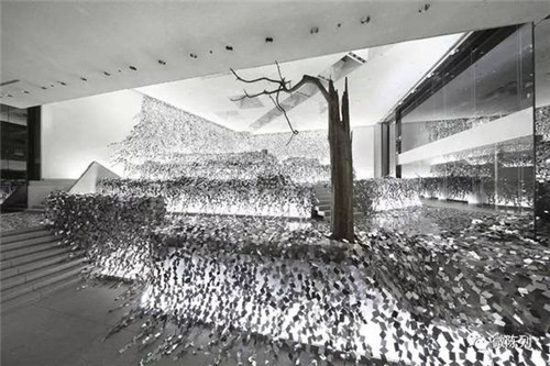 設(shè)計(jì)師用棱鏡打造出“萬花筒中的常春藤”