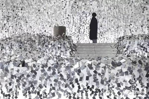 設(shè)計(jì)師用棱鏡打造出“萬花筒中的常春藤”