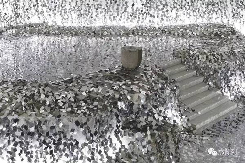 設(shè)計(jì)師用棱鏡打造出“萬花筒中的常春藤”