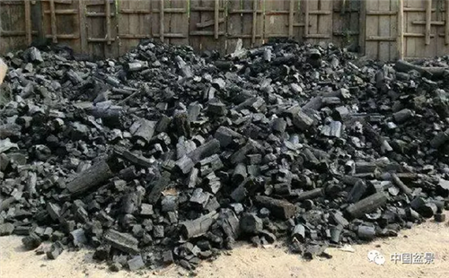 養(yǎng)花卉盆景加入木炭和松針土不爛根