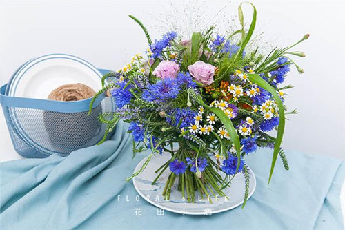 插花技巧為炎炎夏日帶來一絲清涼