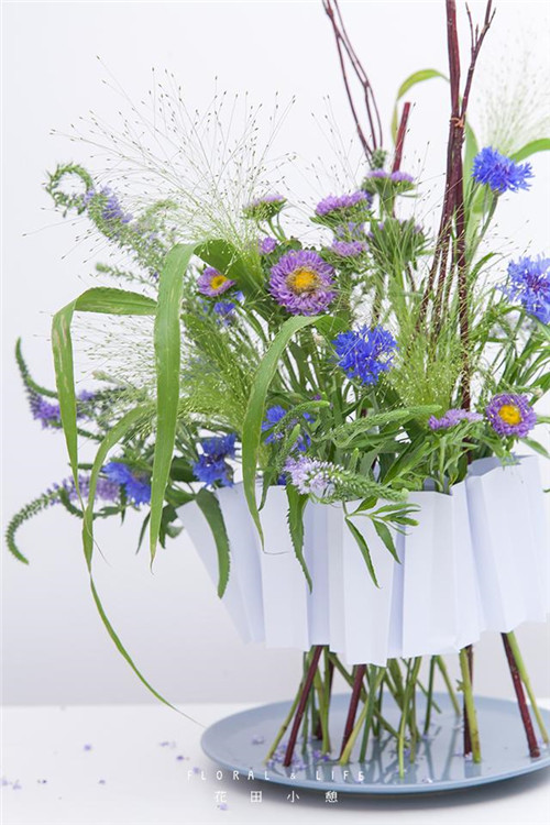 插花技巧為炎炎夏日帶來一絲清涼