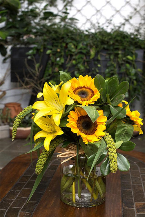 插花技巧為炎炎夏日帶來一絲清涼