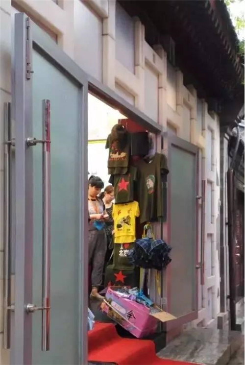 隈研吾爆改的故宮邊茶室,現竟變小商品攤!