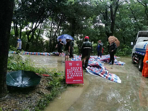 湖南岳陽(yáng)市風(fēng)景園林局應(yīng)對(duì)特大暴雨災(zāi)情