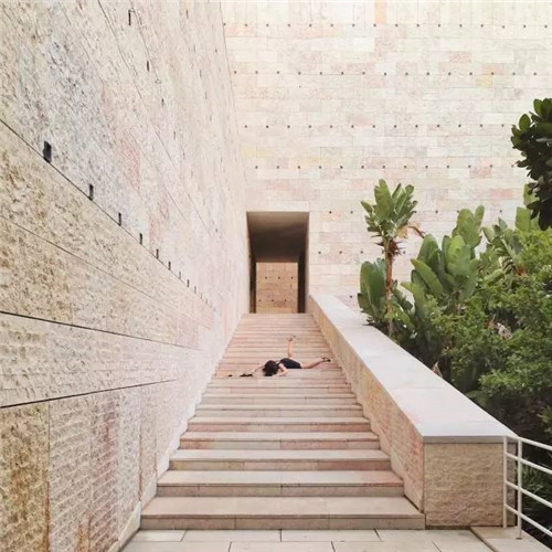 西班牙小情侶把全球景點玩出小情調