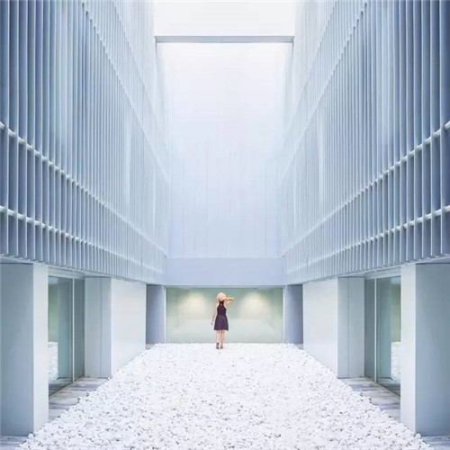 西班牙小情侶把全球景點玩出小情調