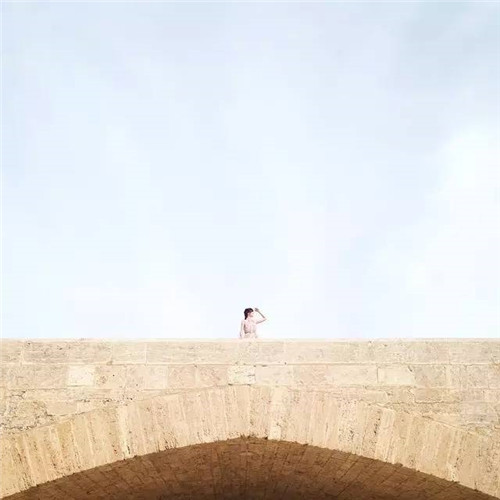 西班牙小情侶把全球景點玩出小情調