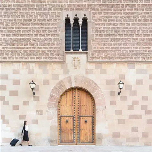 西班牙小情侶把全球景點玩出小情調