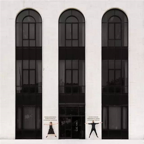 西班牙小情侶把全球景點玩出小情調