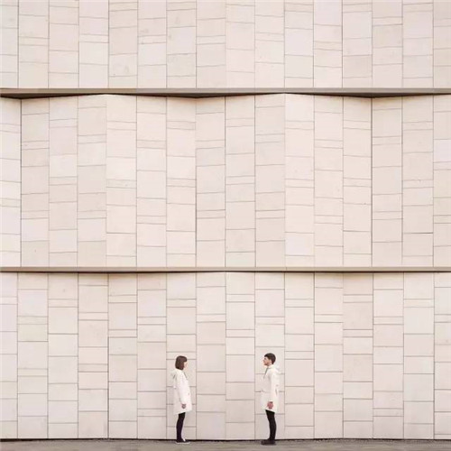 西班牙小情侶把全球景點(diǎn)玩出小情調(diào)