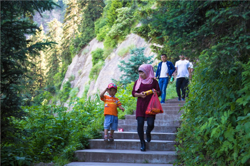 甘肅最美國家森林公園松鳴巖