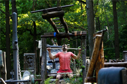 俄羅斯:森林公園里的特殊“健身房”