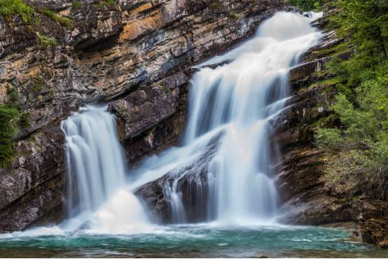 這座國家公園里有條粉色的瀑布