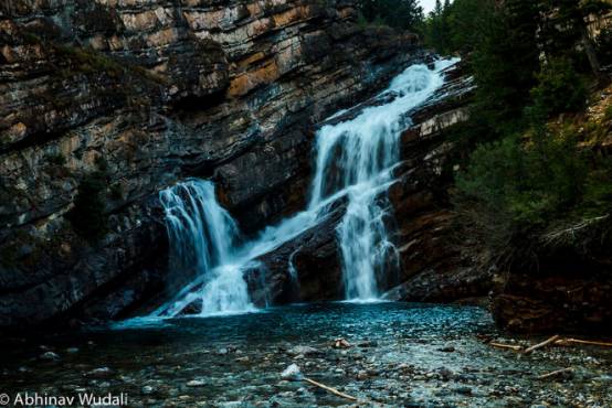 這座國家公園里有條粉色的瀑布