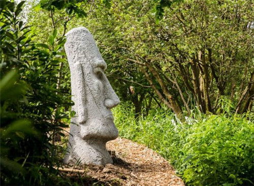 英國(guó)78歲老太7年將廢棄沼地改成“仙境”