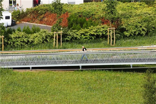 法國小鎮拉翁萊塔普沿著默爾特河岸