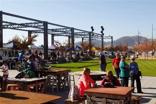 看遍世間萬象的火車站，如何玩轉商業景觀？