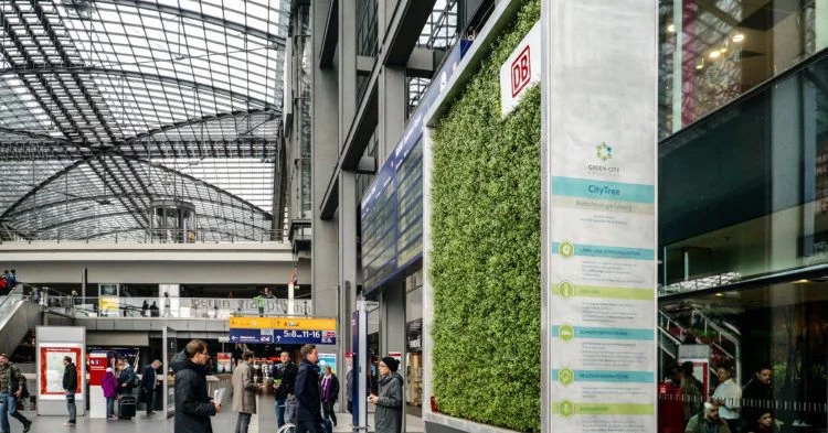 街道上的植物墻,路人會(huì)豎起拇指