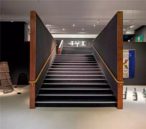 列恩·雷博物館:城市的褶皺雕塑