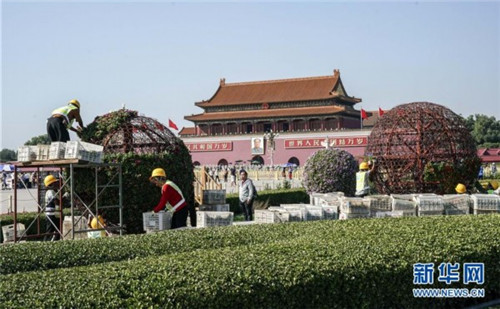 天安門(mén)廣場(chǎng)國(guó)慶花卉開(kāi)始布置