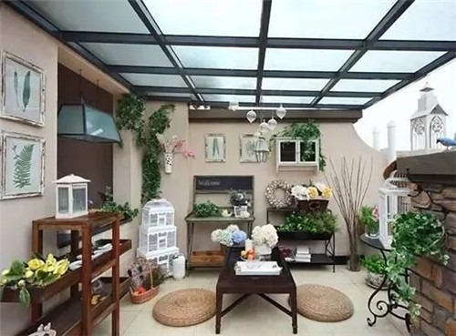 這設計才叫頂層露臺，你家那只能叫屋頂