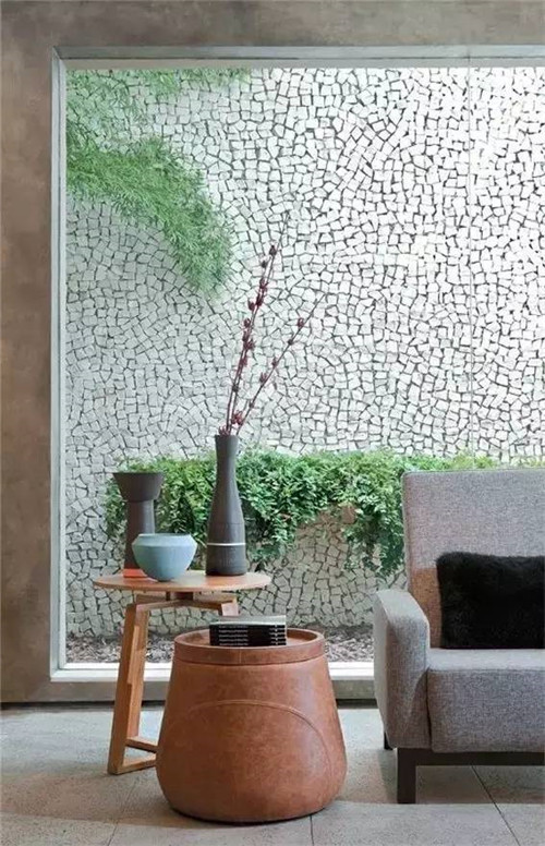 一面石頭墻,美了一個院子