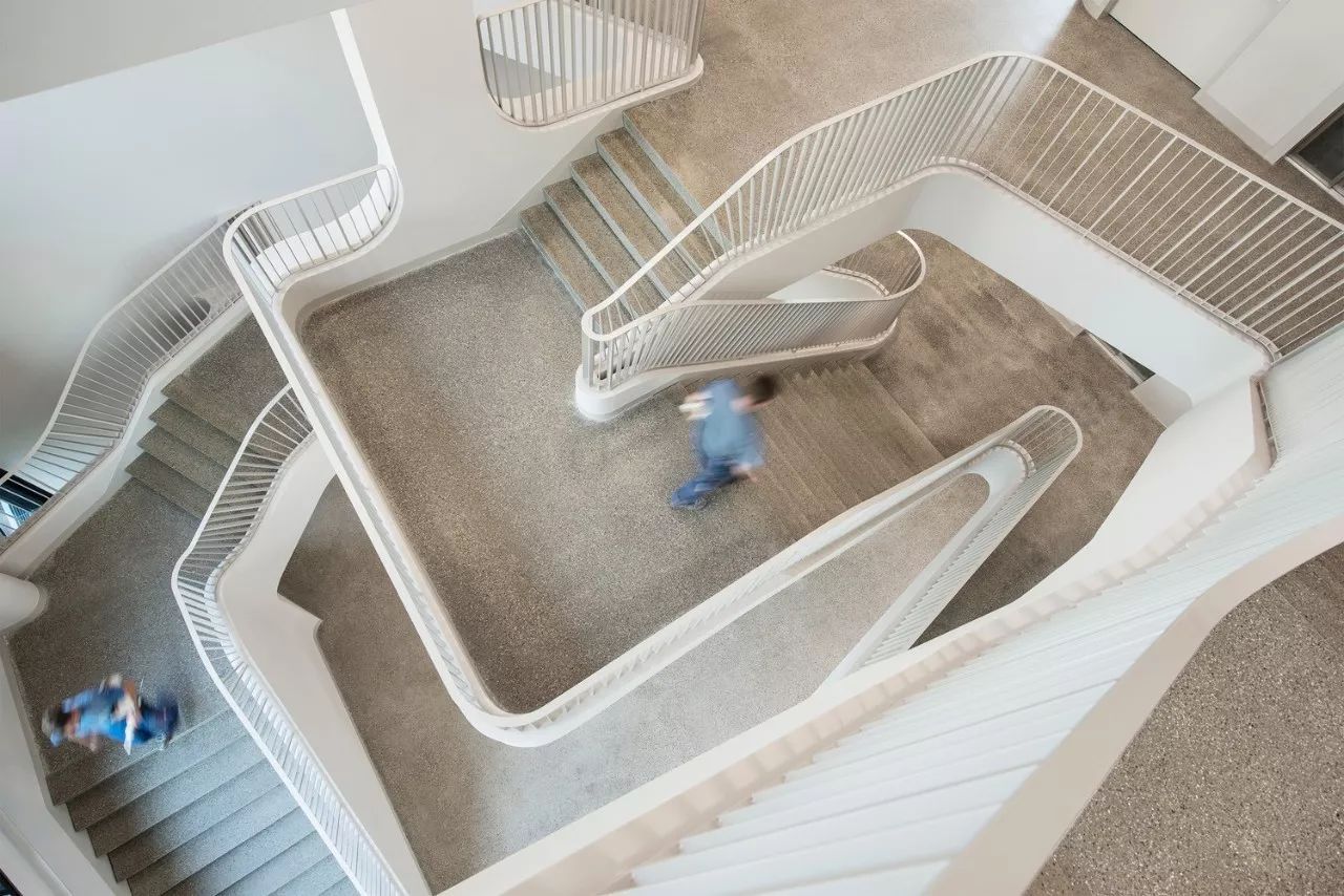 巨大鋼鐵雕塑建筑，真的很德意志！