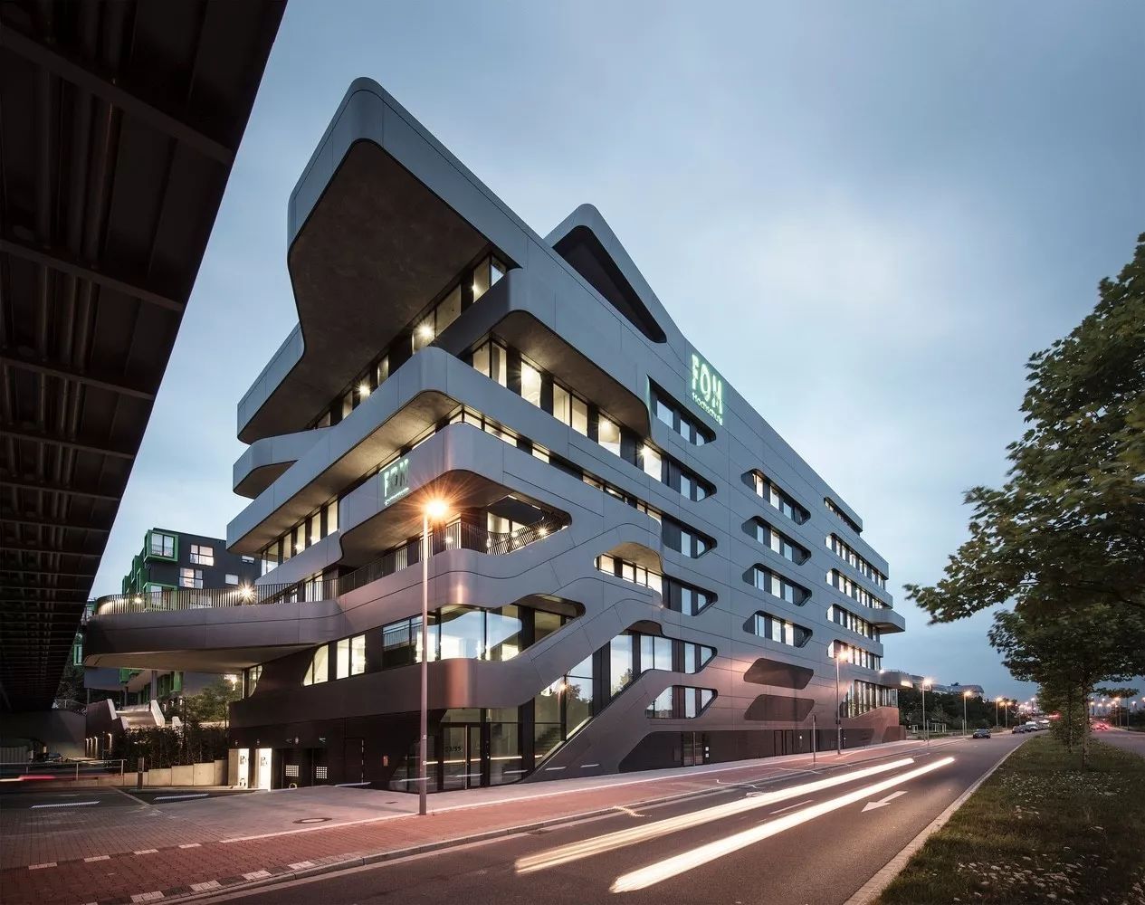 巨大鋼鐵雕塑建筑，真的很德意志！