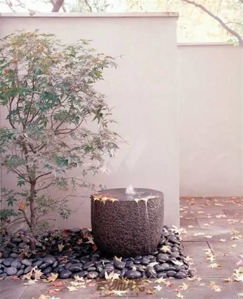 院子里造個(gè)小水景檔次提高了十倍不止