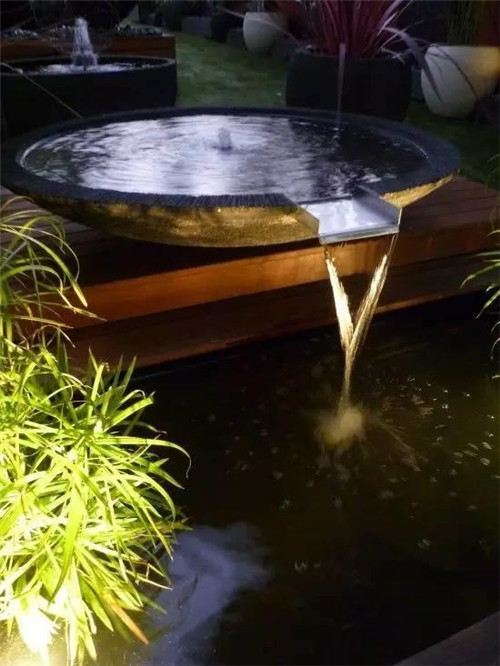 院子里造個(gè)小水景檔次提高了十倍不止