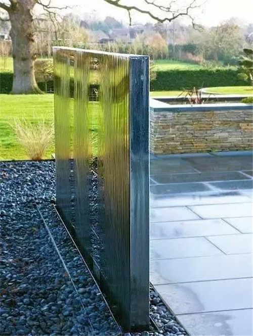 院子里造個(gè)小水景檔次提高了十倍不止