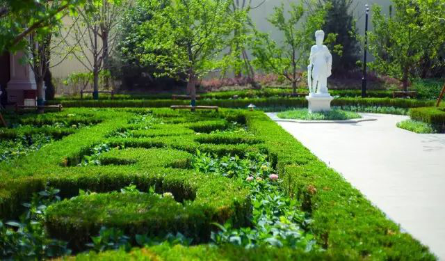 融創(chuàng)中心五園七景描摹新法式宜居住區(qū)