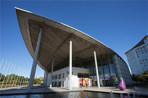 以水果和蔬菜為主題的城市雕塑