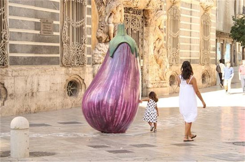 以水果和蔬菜為主題的城市雕塑