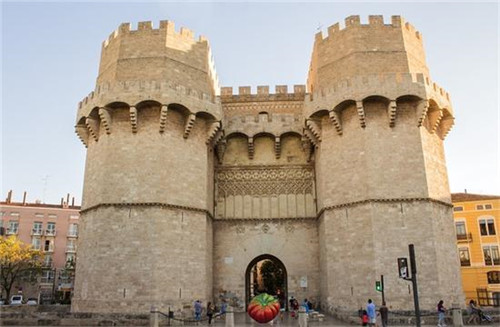 以水果和蔬菜為主題的城市雕塑