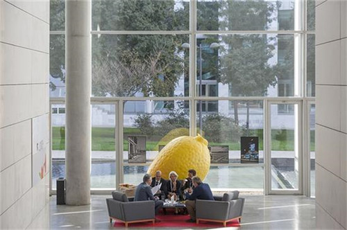 以水果和蔬菜為主題的城市雕塑