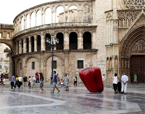 以水果和蔬菜為主題的城市雕塑
