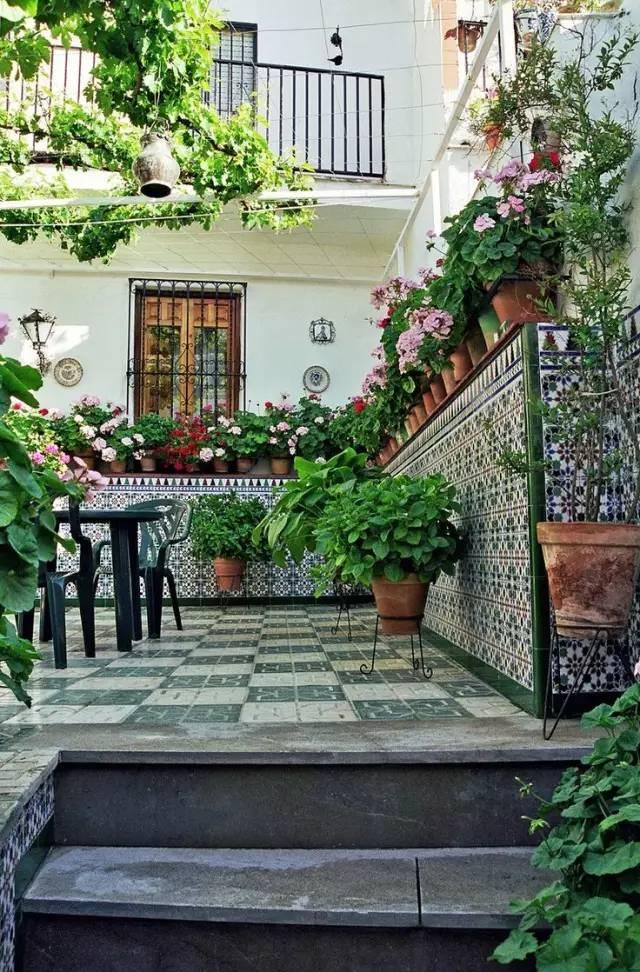 別小看農村，庭院打扮起來比別墅還美