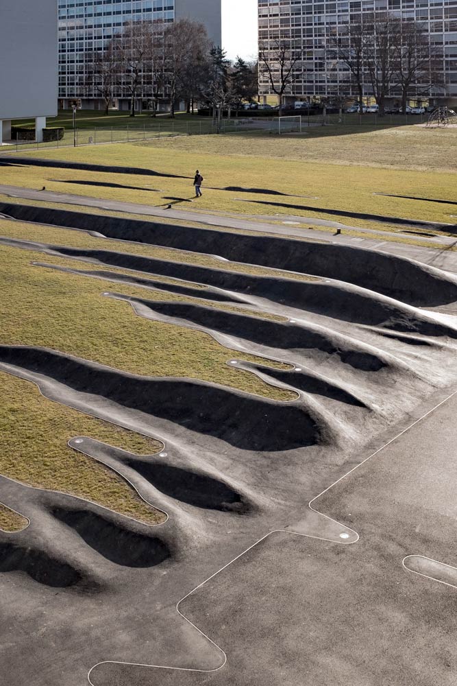 有趣的兒童游樂場——迷人的褶皺