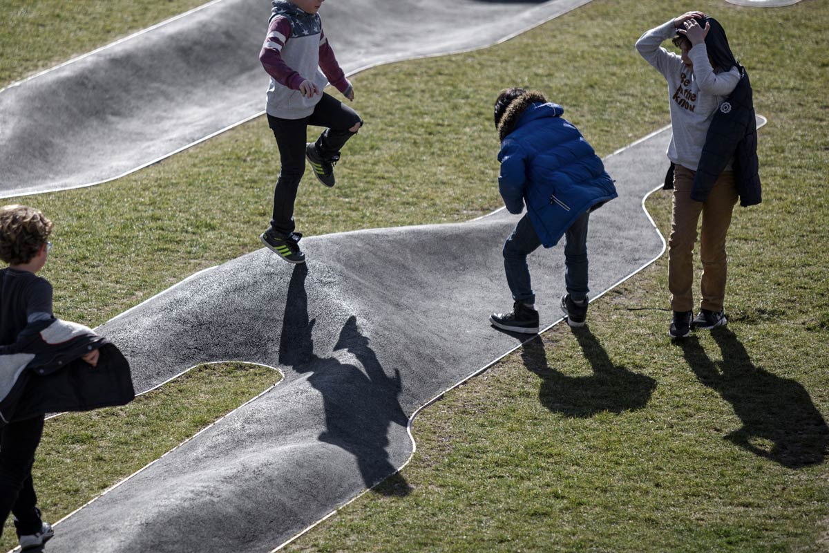有趣的兒童游樂場——迷人的褶皺