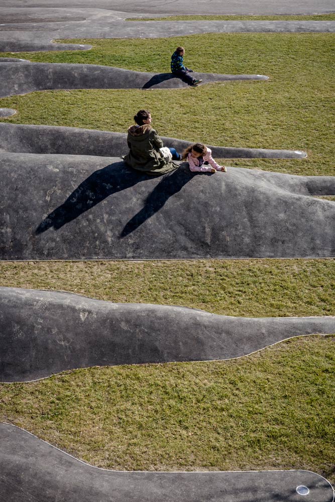 有趣的兒童游樂場——迷人的褶皺