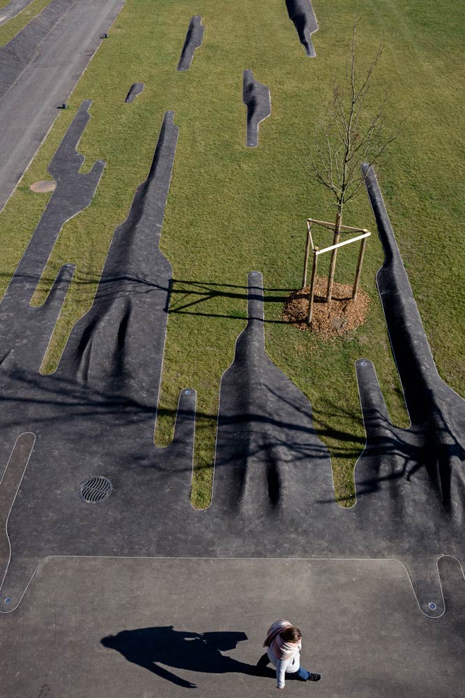 有趣的兒童游樂場——迷人的褶皺