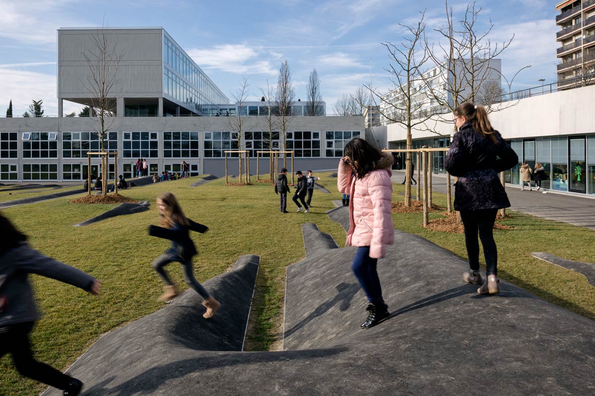 有趣的兒童游樂場——迷人的褶皺