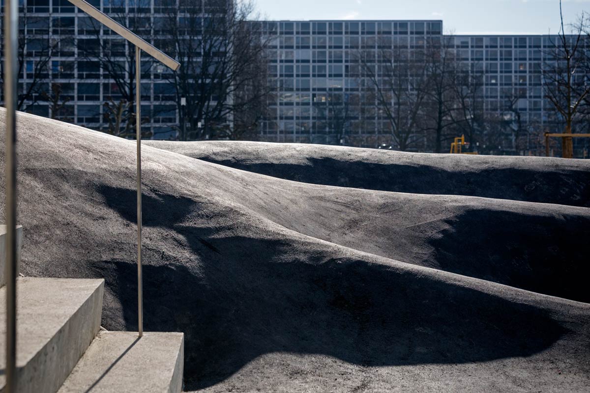 有趣的兒童游樂場——迷人的褶皺