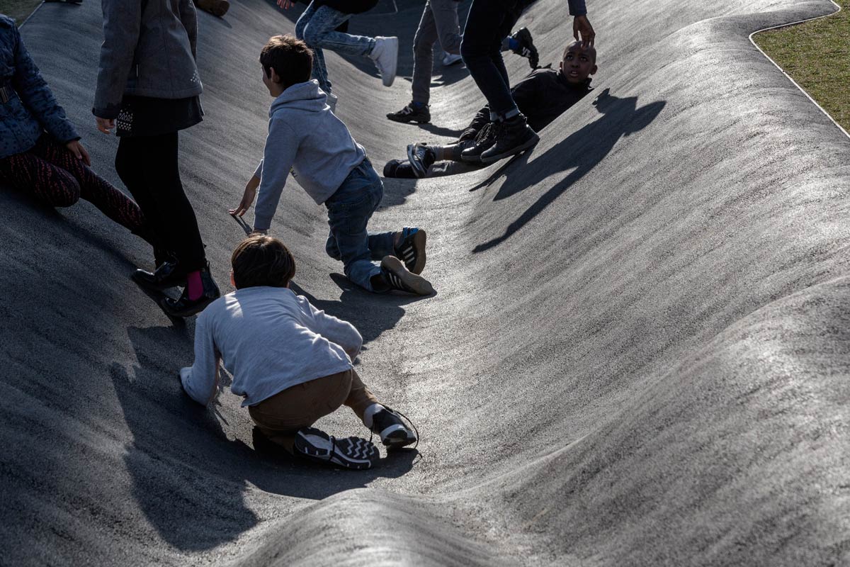 有趣的兒童游樂場——迷人的褶皺