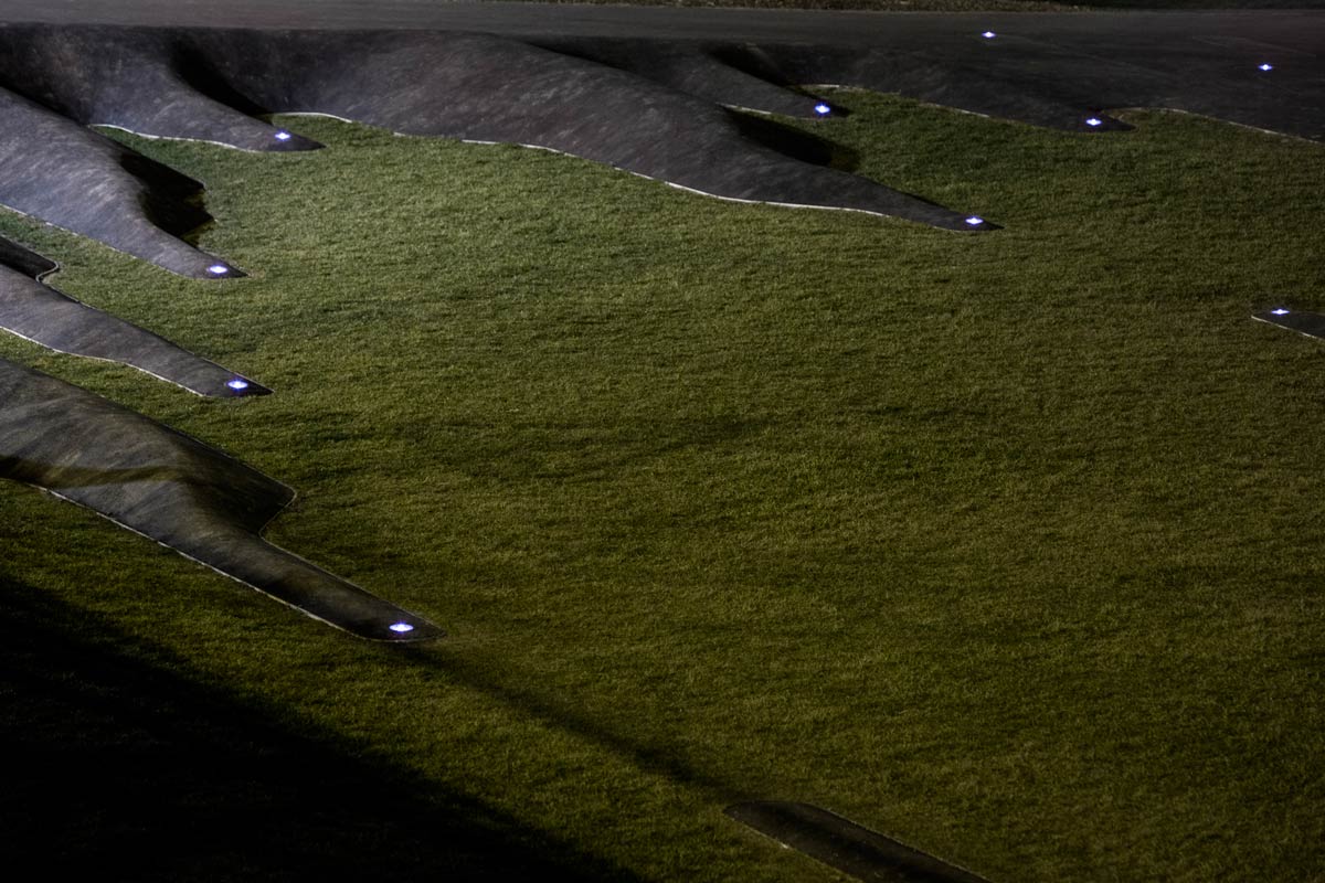 有趣的兒童游樂場——迷人的褶皺