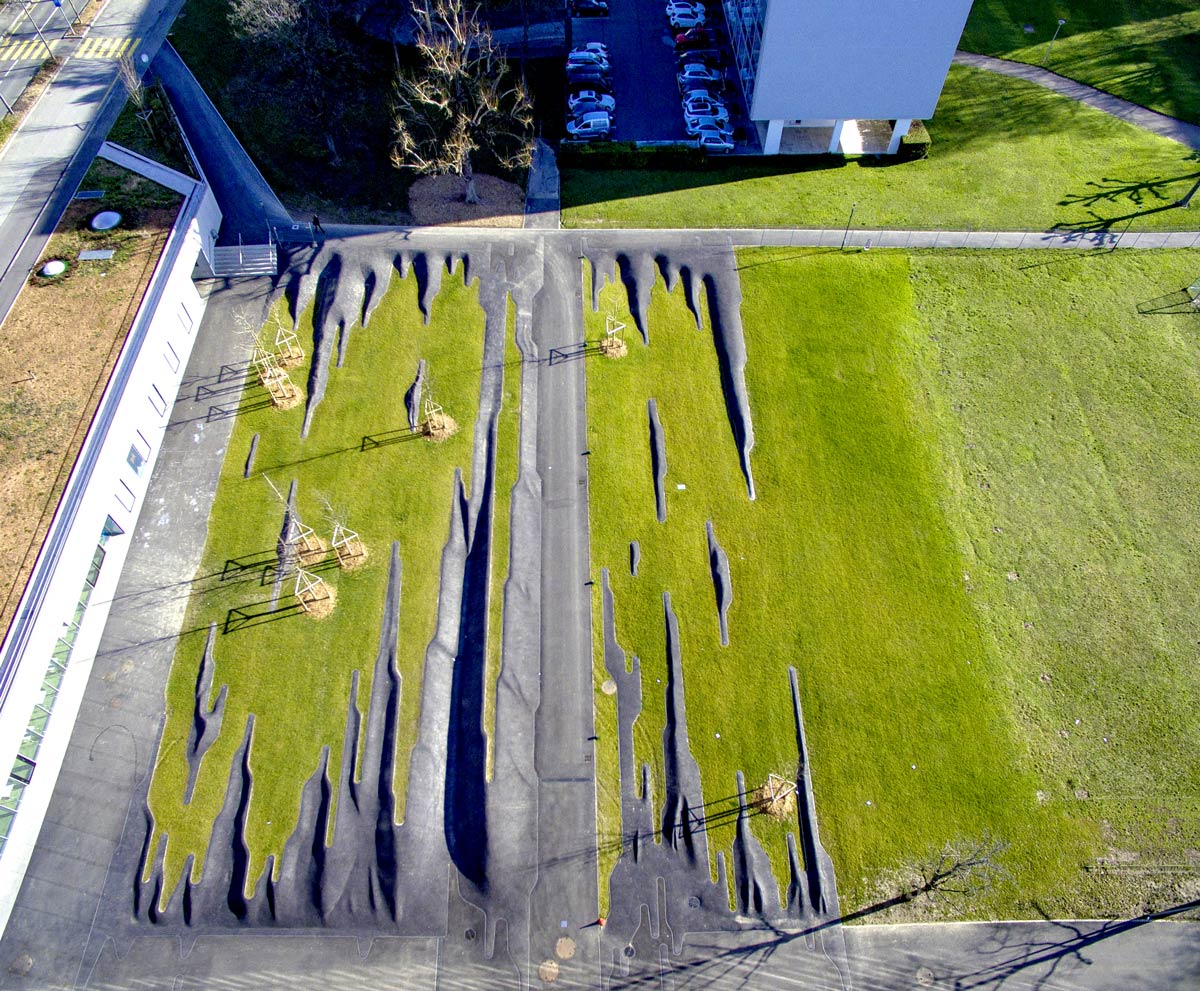 有趣的兒童游樂場——迷人的褶皺