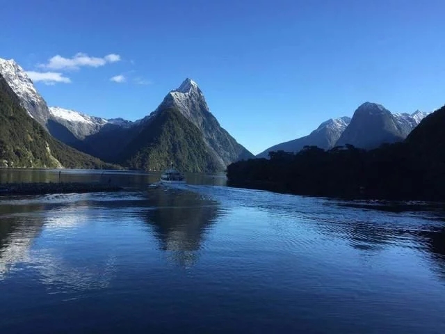 峽灣國家公園，神仙湖水與雪山交相輝映